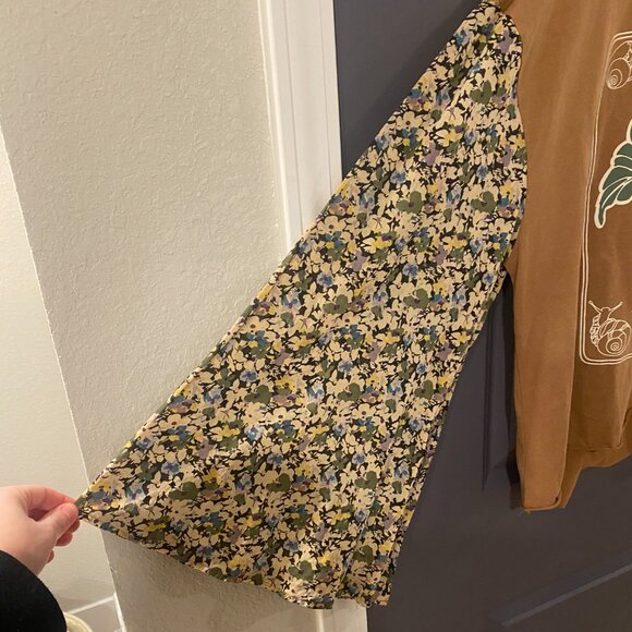 Earthbound Trading Company Floral Sleeve Shirt Size L - Picture 5 of 6